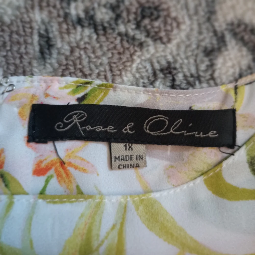 Rose Olive Tropical Floral Sleeveless Blouse Top 1X Green Flowy Office Summer - Picture 5 of 9